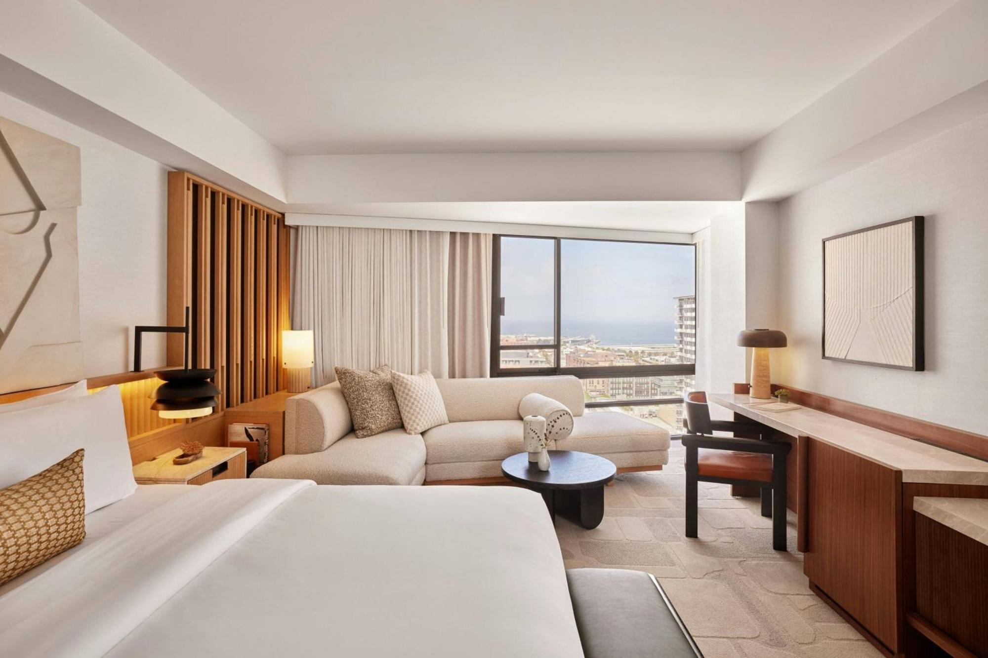 Le Meridien Hotel 4*