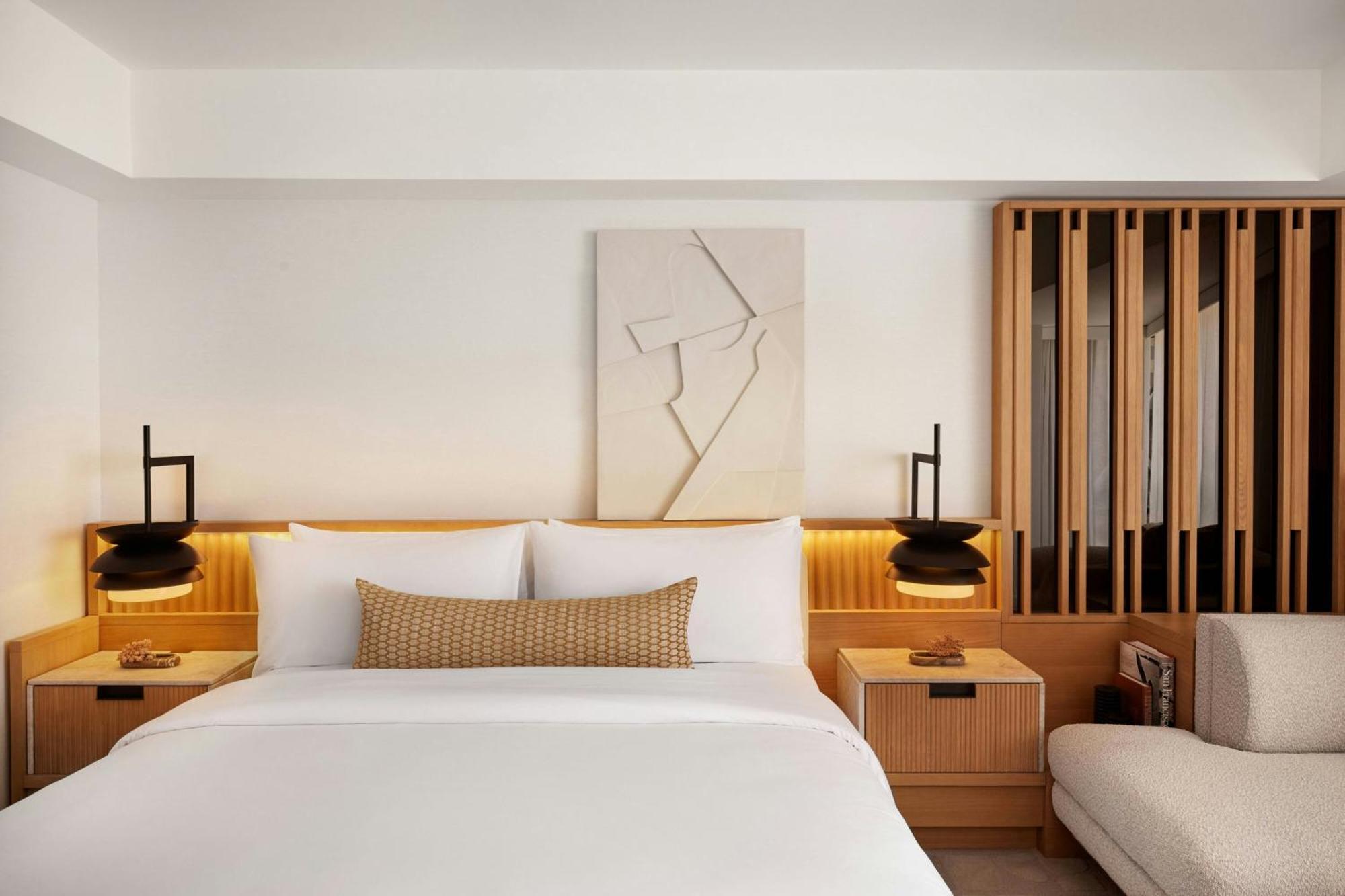Le Meridien Hotel 4*